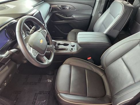 Used 2022 Chevrolet Traverse Premier FWD image 6