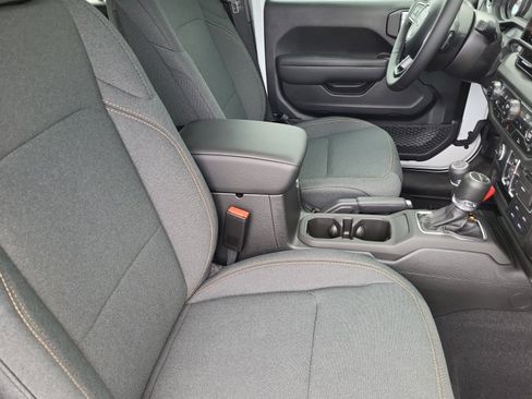 New 2025 Jeep Gladiator Sport image 19