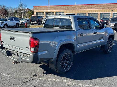 Used 2021 Toyota Tacoma SR5 image 3