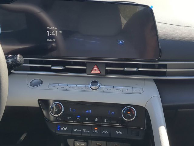 Used 2025 Hyundai Elantra Limited FWD image 16