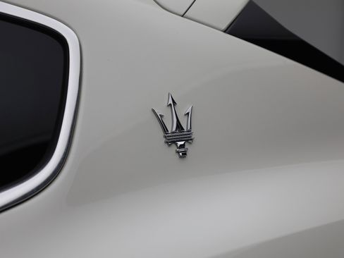 Certified 2022 Maserati Levante GT image 25