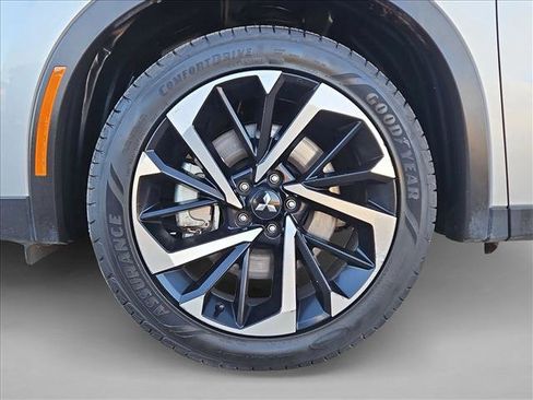 Used 2024 Mitsubishi Outlander SE image 25