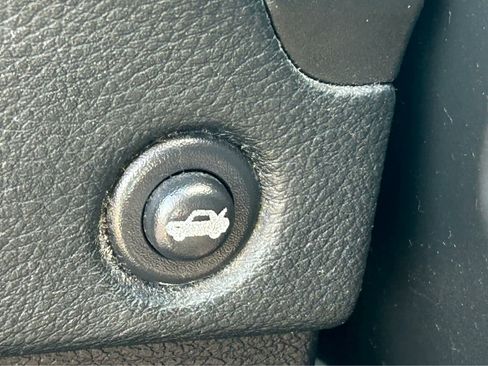 Used 2013 Dodge Avenger SE image 6