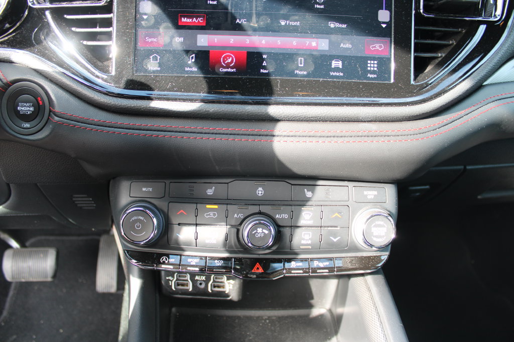 Used 2025 Dodge Durango GT AWD/4WD image 18