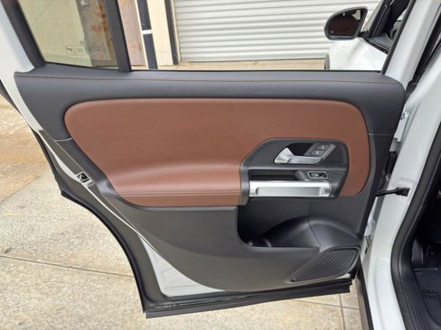 Used 2021 Mercedes-Benz GLB 250 w/ AMG Line image 42