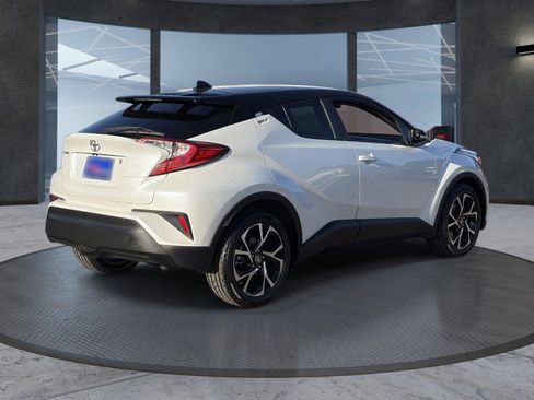 Used 2020 Toyota C-HR XLE FWD image 6