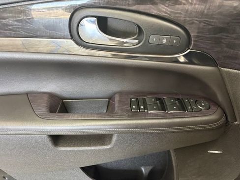 Used 2017 Buick Enclave Premium w/ Enclave Tuscan Edition FWD image 16