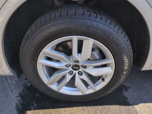 Used 2023 Audi Q5 2.0T Premium w/ Convenience Package image 9