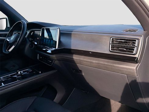 Used 2025 Volkswagen Atlas Cross Sport SE image 28