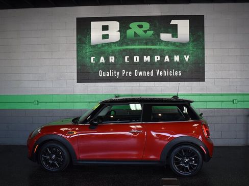 Used 2014 MINI Cooper 2-Door Hardtop image 2