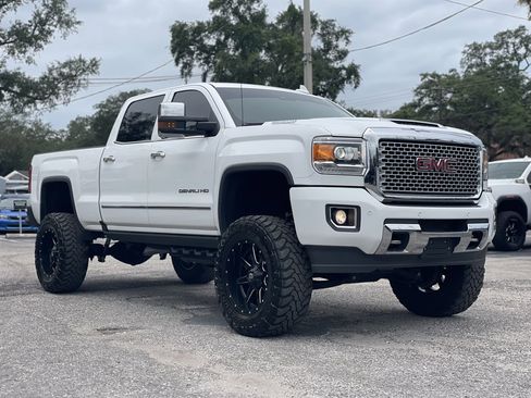 Used 2017 GMC Sierra 2500 Denali w/ Duramax Plus Package AWD/4WD image 12