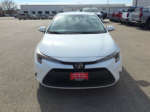 Used 2024 Toyota Corolla LE image 3
