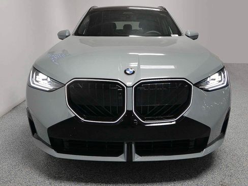 Used 2025 BMW X3 xDrive30i AWD/4WD image 2