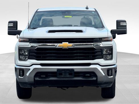Used 2025 Chevrolet Silverado 2500 LT w/ Convenience Package AWD/4WD image 2