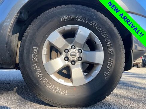 Used 2009 Nissan Frontier SE w/ SE Value Truck Pkg image 6