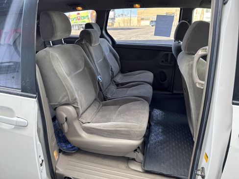 Used 2004 Toyota Sienna CE FWD image 4