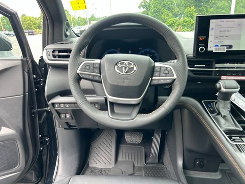 New 2026 Toyota Sienna XLE Woodland Edition AWD/4WD image 13