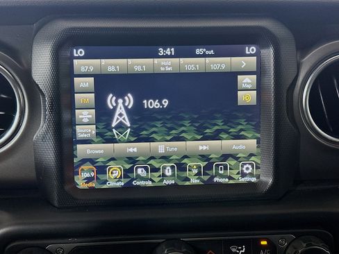 Used 2022 Jeep Wrangler Unlimited Rubicon 4xe AWD/4WD image 19