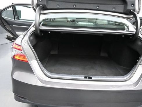 Used 2021 Toyota Camry XLE FWD image 25