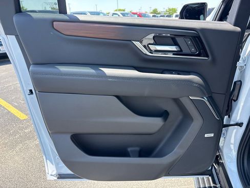 New 2026 GMC Yukon XL Denali w/ Denali Reserve Package AWD/4WD image 32