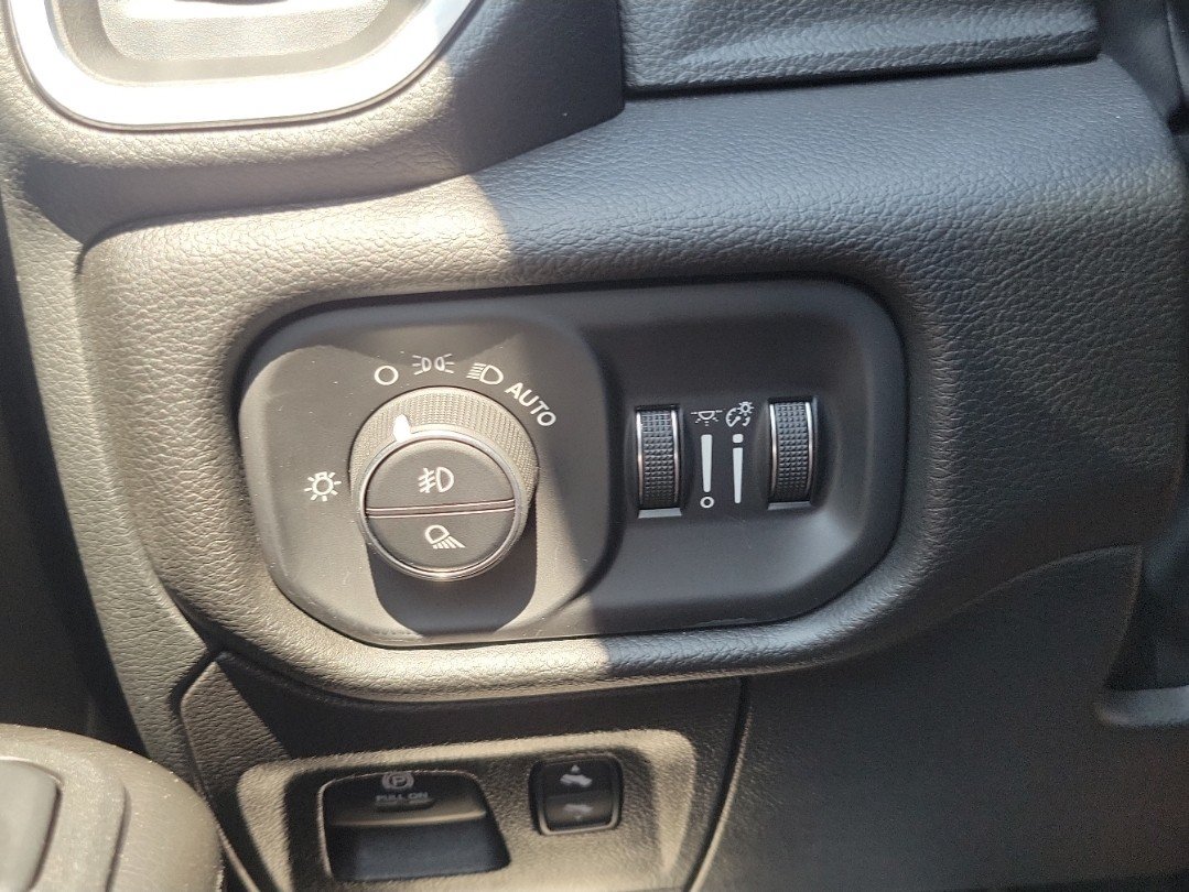 Used 2025 RAM 1500 Laramie w/ Sport Appearance Package AWD/4WD image 22