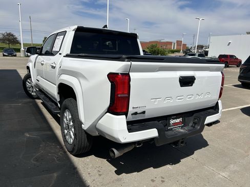 Certified 2025 Toyota Tacoma SR5 w/ SR5 Upgrade Package AWD/4WD image 4