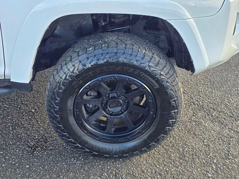 Used 2018 Toyota 4Runner SR5 Premium image 10