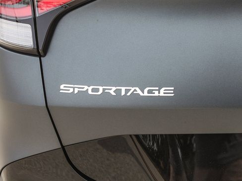 Used 2025 Kia Sportage SX Prestige image 12