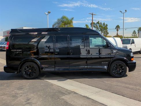 New 2025 GMC Savana 2500 Work Van 3D Extended Cargo Van w/ Driver Convenience Package image 8