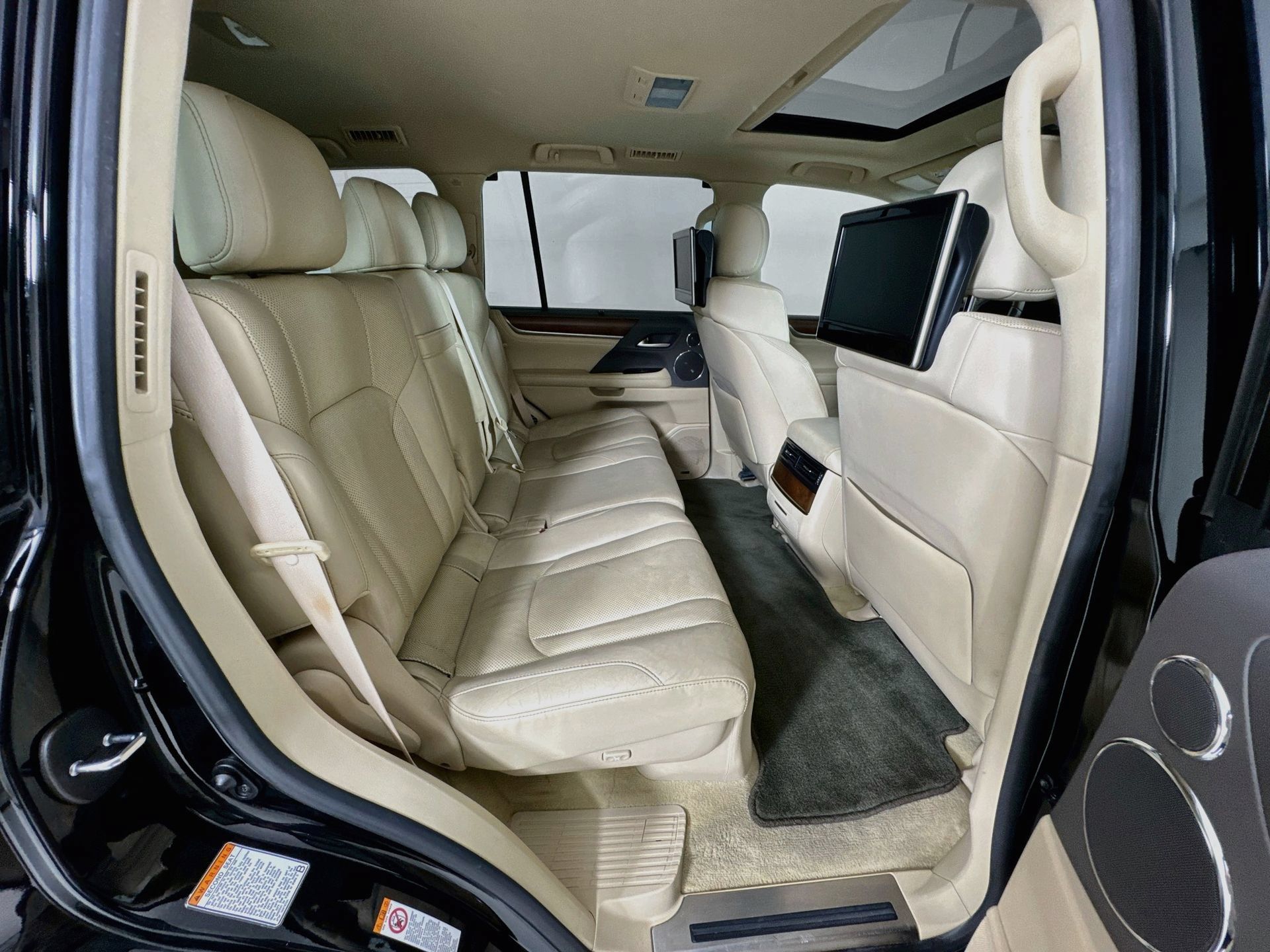 Used 2016 Lexus LX 570 4WD w/ Luxury Package image 30