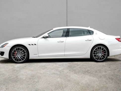 Used 2018 Maserati Quattroporte S GranSport Q4 AWD/4WD image 12