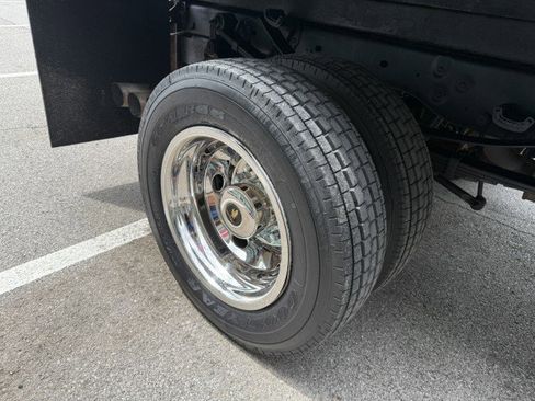 Used 2009 Ford F550 4x4 Regular Cab Super Duty image 13