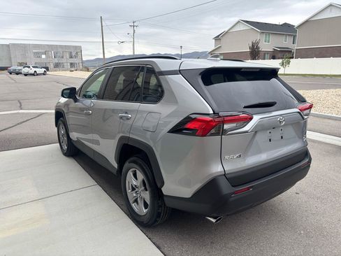 Used 2025 Toyota RAV4 XLE AWD/4WD image 4