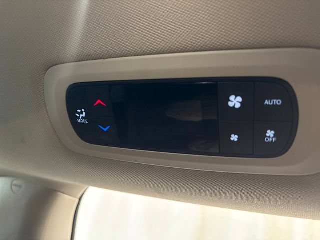 Used 2020 Chrysler Pacifica Touring-L FWD image 38