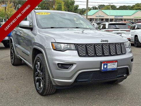 Used 2019 Jeep Grand Cherokee Altitude image 2