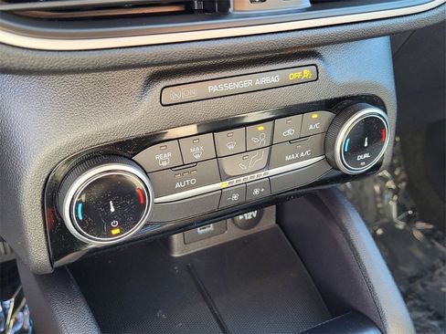 Used 2022 Ford Escape SE w/ SE Sport Appearance Package image 23