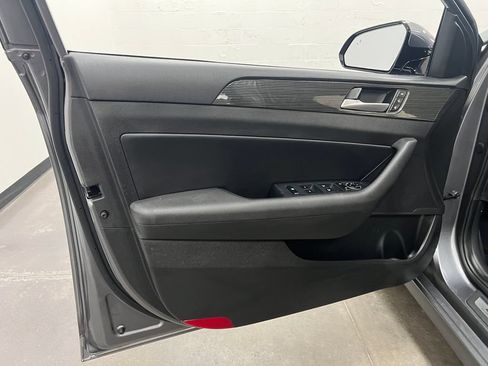 Used 2019 Hyundai Sonata Limited FWD image 12