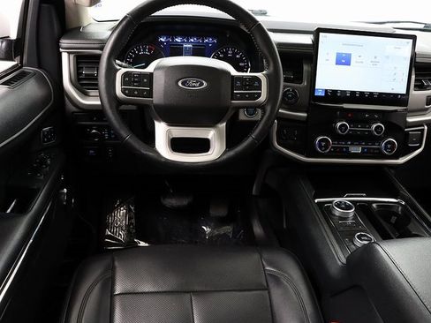 Used 2022 Ford Expedition XLT image 15