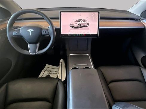 Used 2023 Tesla Model Y AWD image 15