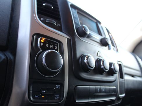 Used 2016 RAM 1500 Classic SLT AWD/4WD image 29