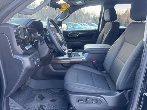 Used 2024 Chevrolet Silverado 1500 LT Trail Boss w/ Convenience Package II image 11