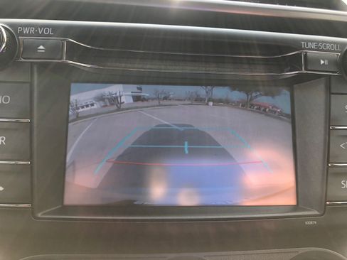 Used 2018 Toyota RAV4 LE w/ Carpet Mat Package image 22