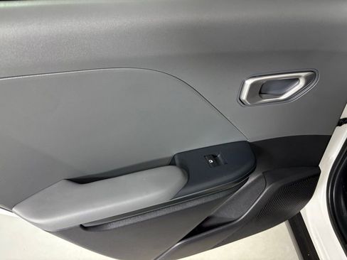 New 2025 Kia K4 LXS image 33
