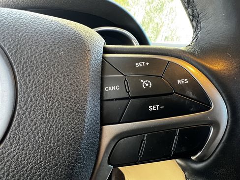 Used 2018 Jeep Grand Cherokee Limited image 20