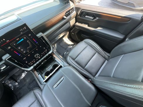 Used 2025 GMC Yukon XL Denali AWD/4WD image 14