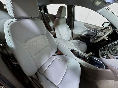 Used 2017 Chevrolet Malibu LT image 25