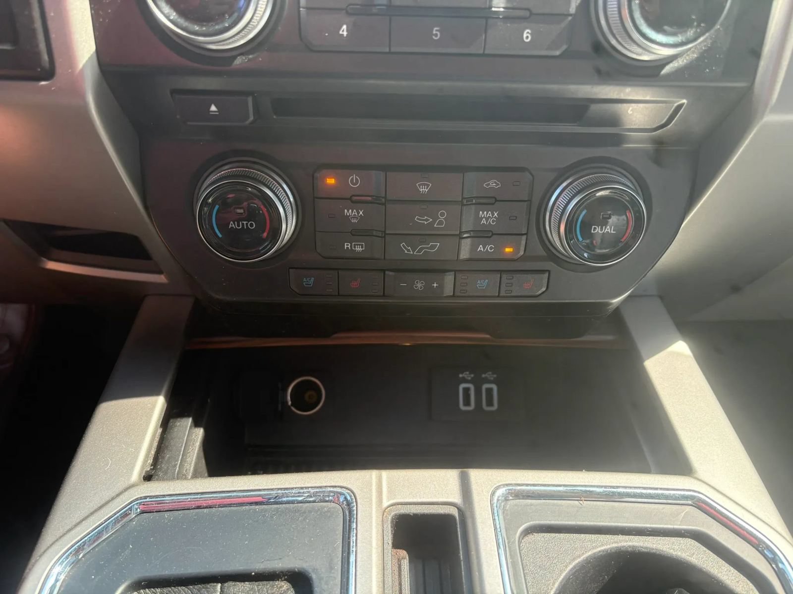 Used 2016 Ford F150 Lariat w/ Equipment Group 502A Luxury AWD/4WD image 16
