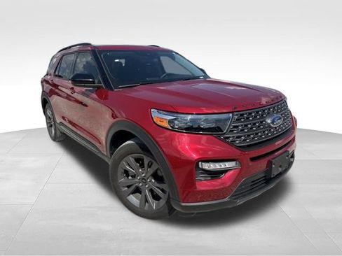 Used 2023 Ford Explorer XLT w/ Equipment Group 202A AWD/4WD image 39