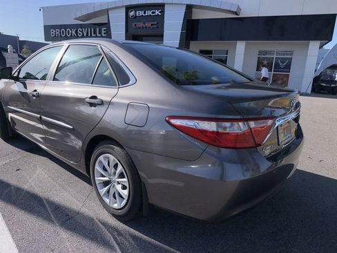 Used 2016 Toyota Camry LE image 5