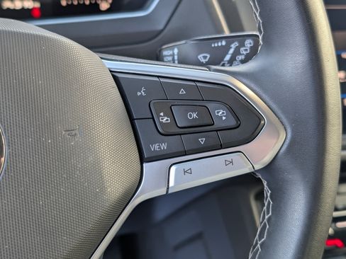 Used 2023 Volkswagen Tiguan SE image 16